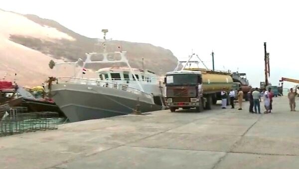 وصول الدفعة الأولى من منحة المشتقات النفطية السعودية إلى سقطرى