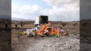 صناعة وتجارة وادي حضرموت يتلف 62 طناً من المواد المنتهية خلال عام 2025