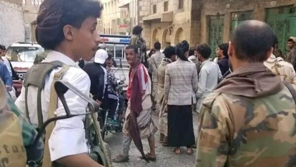 مليشيا الحوثي تواصل احتجاز شقيقين قاصرين من إب لليوم العاشر