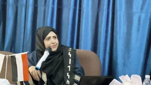 غموض يلف مصير “أشواق الشميري” عقب اقتحام منزلها بصنعاء بمدرعات عسكرية