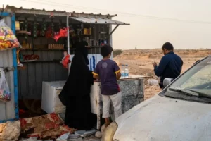 الحرب تدفع اليمنيات إلى مهن كانت حكراً على الرجال.. قصص صمود من المهرة (فيديو)