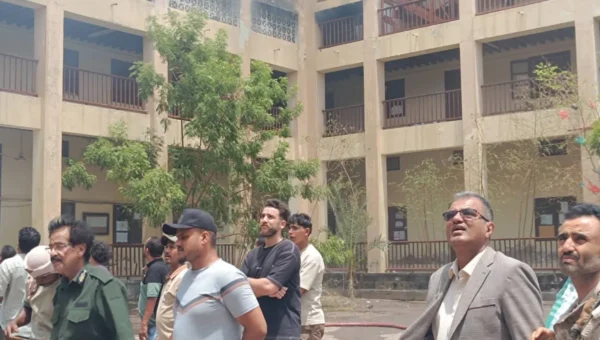 عدن.. حريق هائل في مبنى كلية الحاسوب