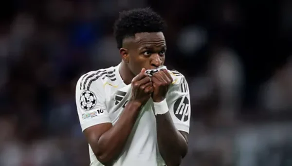 ريال مدريد يعلن تجديد عقد فينيسيوس حتى 2032