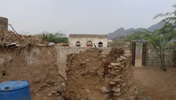 الحديدة| إصابة مدنيين بقصف حوثي في قرية النفسة بحيس