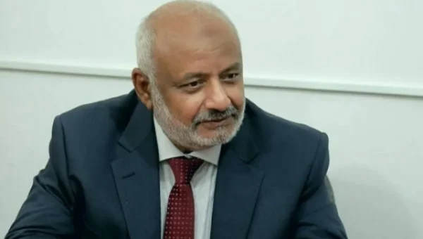 نجاة محافظ الحديدة من صاروخ حوثي استهدف منزله في الخوخة