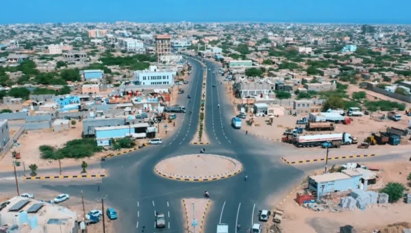 قصف حوثي على ميناء المخا يخلف 7 قتلى و15 جريحًا وإسقاط 11 مسيرة