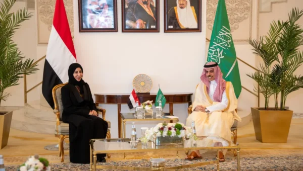 وزيرة الخارجية ونظيرها السعودي يبحثان تعزيز الشراكة ومواجهة التهديدات المشتركة