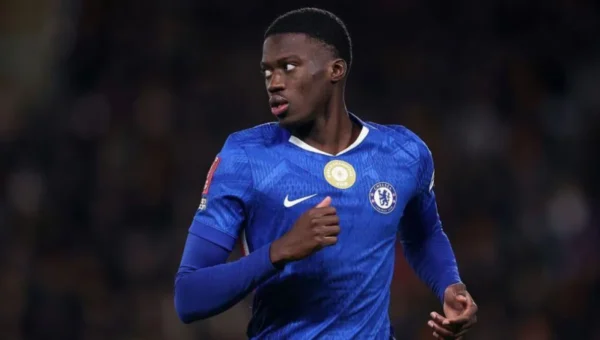 الهلال يفاوض تشيلسي لضم مامادو سار وسط منافسة ريال سوسيداد