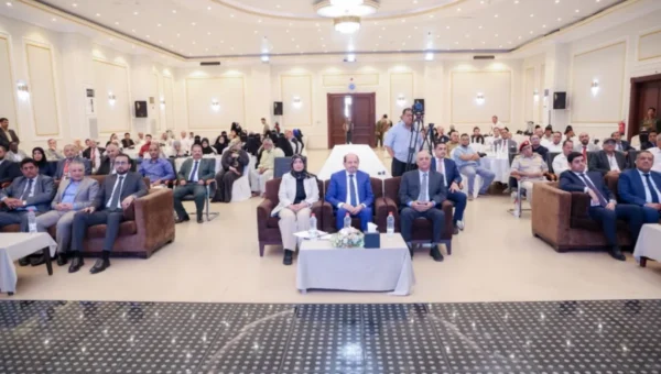 رئيس الوزراء يدشن في عدن إعادة إصدار الجريدة الرسمية للجمهورية اليمنية بعد أكثر من 11 عاما على توقفها