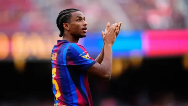 برشلونة يفتح باب رحيل بالدي.. ومانشستر يونايتد يترقب حسم الصفقة