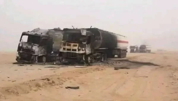 صواريخ ومسيّرات حوثية تضرب الوديعة.. النيران تلتهم قاطرتي وقود وتهدد حركة المسافرين والتجارة