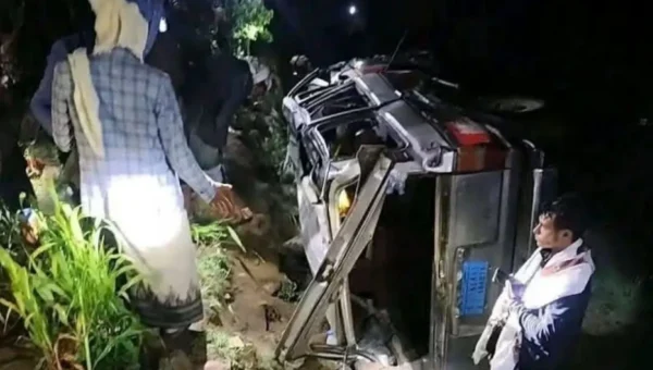 مصرع خمسة وإصابة آخرين في حادث سير بمحافظة حجة