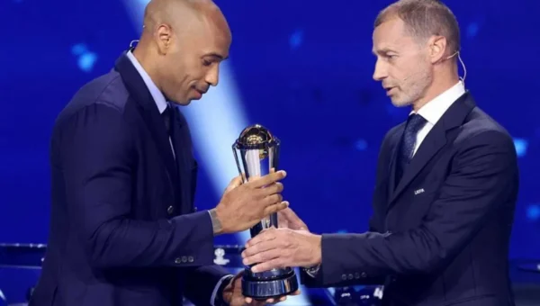 تييري هنري يتوج بجائزة رئيس الاتحاد الأوروبي 2026