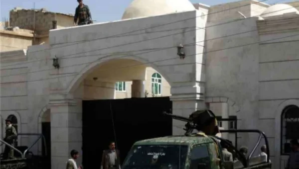نقابة المحامين تدين الاعتداء على محامٍ في مكتب النائب العام بصنعاء