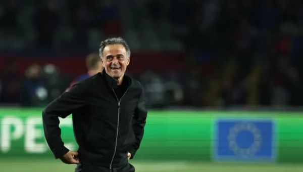 إنريكي يرد على مورينيو: الكرة الذهبية يجب أن تذهب للاعب باريس سان جيرمان