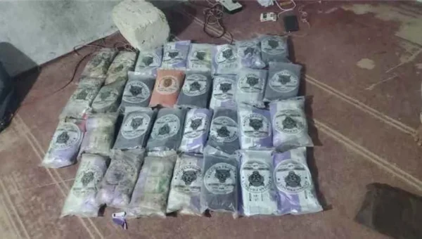 حضرموت.. خفر السواحل يحبط تهريب 37 كجم حشيش قادماً من المهرة