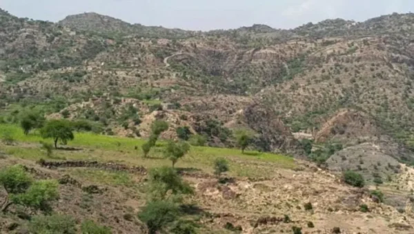 استشهاد مدني وإصابة آخر بقصف حوثي على قرية عهامة في لحج