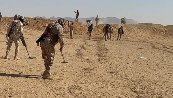 خلال المرحلة الأولى من العملية العسكرية في الجوف.. الفرق الهندسية تنتزع ألغام مليشيا الحوثي من المواقع المؤمنه