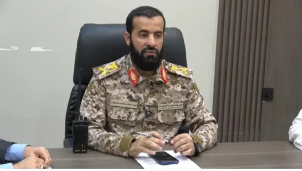 محافظ أبين يحذر من الشائعات ويوجه بالتعامل مع النازحين بروح الأخوة ونبذ المناطقية