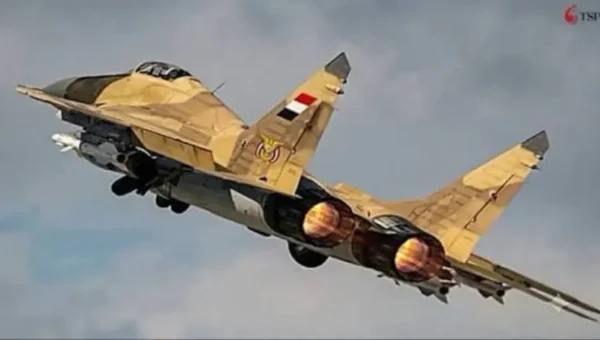 القوات الحكومية تستهدف مواقع حوثية في المخا وتعز
