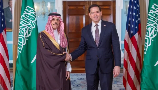 وزيرا خارجية السعودية وأمريكا يبحثان الأوضاع في اليمن وأمن الملاحة