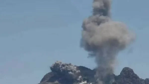 القوات المسلحة تستهدف تجمعات حوثية في تعز  بقصف جوي ومدفعي