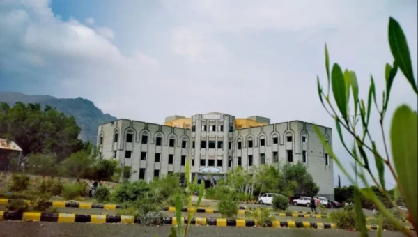 جامعة تعز تعلق الدراسة أسبوعاً بسبب القصف الحوثي