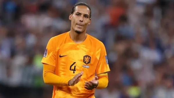 عائلة فان دايك تساند قائد هولندا فى مباراته رقم 100 أمام صربيا