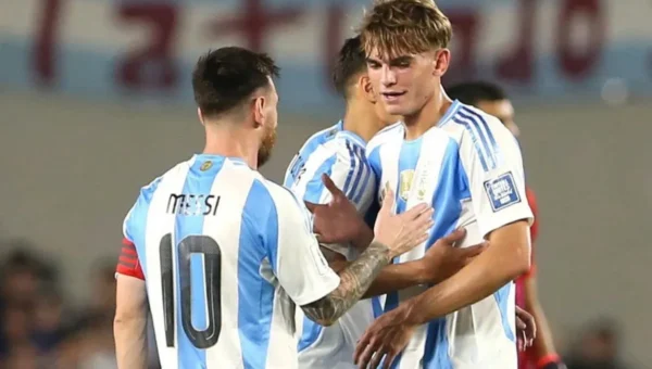 نيكو باز يقترب من ارتداء القميص رقم 10 في منتخب الأرجنتين بعد ميسي