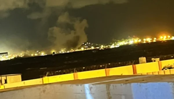 وزارة النقل: استهداف حوثي لمطار عدن قبيل هبوط طائرة يمنية قادمة من القاهرة