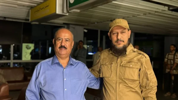تفقد مطار عدن الدولي بعد الاستهداف الحوثي وتوجيهات بإيواء المسافرين