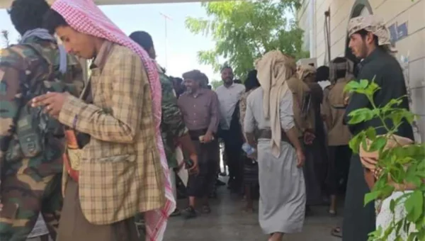 مليشيا الحوثي تستهدف معسكر العلم في شبوة بثلاثة صواريخ باليستية