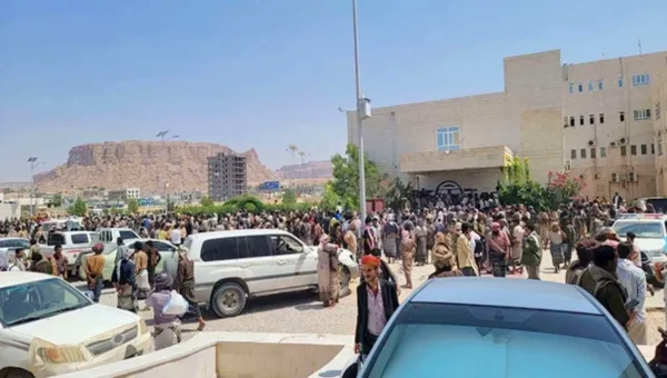 محافظ شبوة: ارتفاع ضحايا الهجوم الحوثي إلى 58 قتيلاً وأكثر من 200 جريح