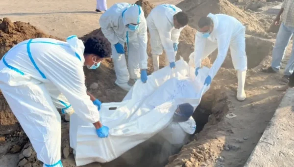 دفن 21 جثة مجهولة الهوية في عدن بعد استكمال الإجراءات القانونية