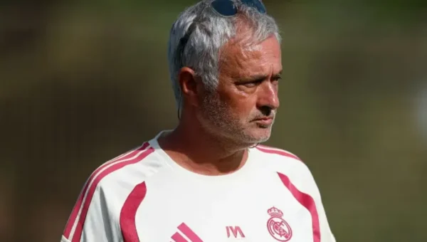 مورينيو: ريال مدريد يفتقد 24 ساعة راحة قبل الكلاسيكو ويحتاج لرفع التركيز