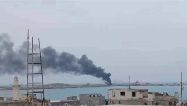غارات تستهدف مواقع حوثية بالساحل الغربي ومواجهات عنيفة في باب المندب