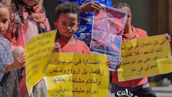 وقفة احتجاجية في تعز تطالب برفع الحصار الحوثي ووقف استهداف المدنيين