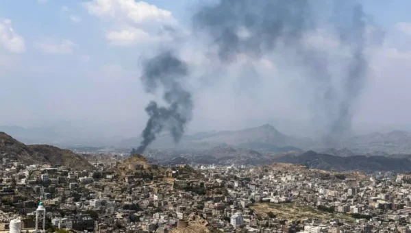 الطيران الحربي يستهدف قيادات وتعزيزات حوثية في جبهات تعز