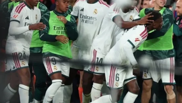القبض على مشجع برشلونة المتهم بالاعتداء على كامافينجا خلال الكلاسيكو