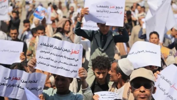 وقفة حاشدة في تعز تطالب بموقف أممي لفك الحصار وفتح الطرقات